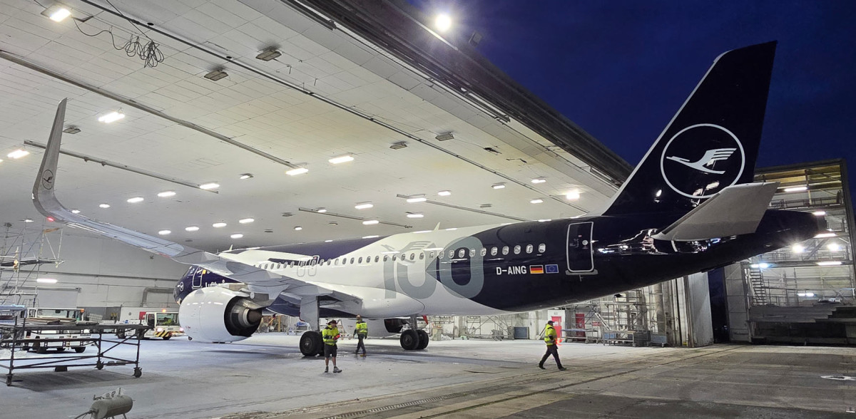 Special livery design for Lufthansa's 100-year anniversary. Airbus A320neo. D-AING.